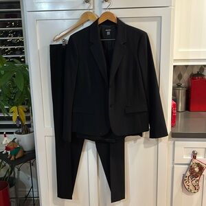 Black Nine West 3 piece women’s suit in Sz. 14